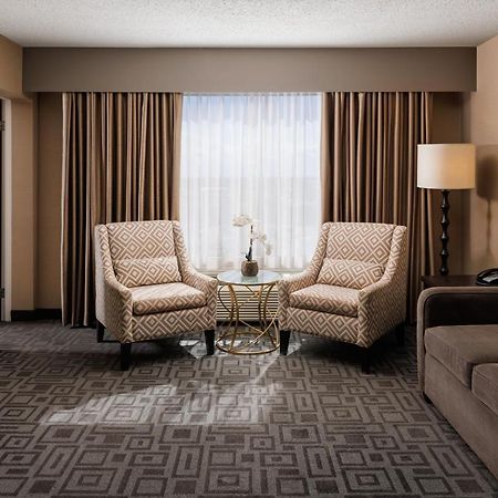 Pomeroy Hotel & Conference Centre グランド・プレーリー エクステリア 写真