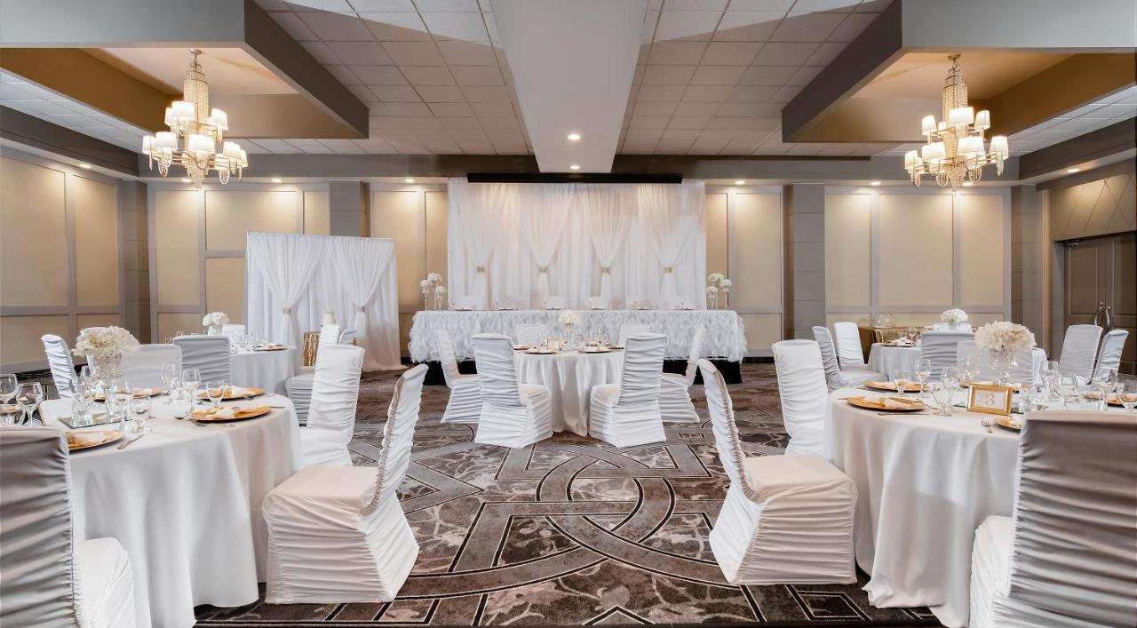 Pomeroy Hotel & Conference Centre グランド・プレーリー エクステリア 写真