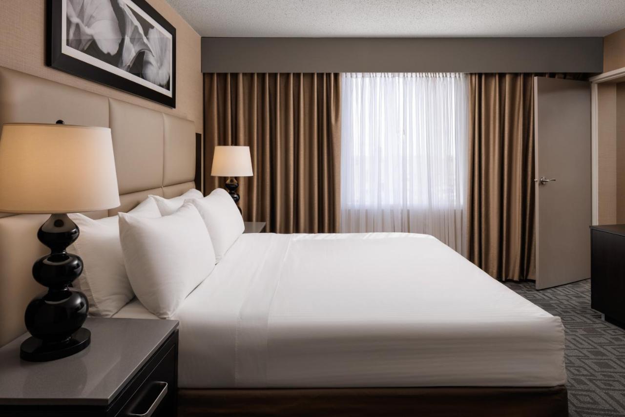 Pomeroy Hotel & Conference Centre グランド・プレーリー エクステリア 写真