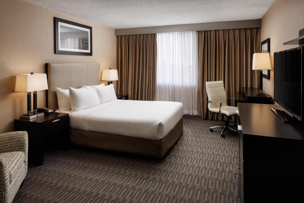Pomeroy Hotel & Conference Centre グランド・プレーリー エクステリア 写真