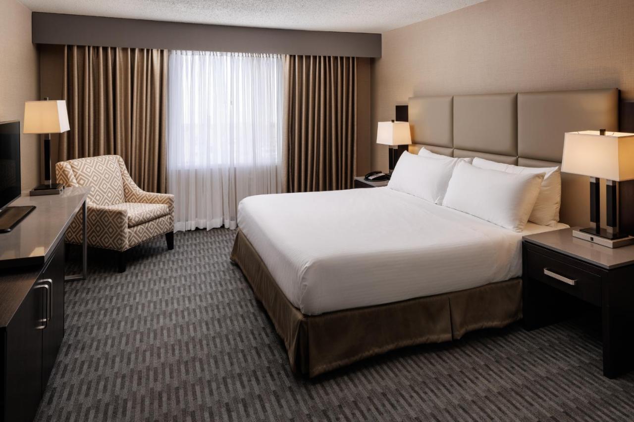 Pomeroy Hotel & Conference Centre グランド・プレーリー エクステリア 写真