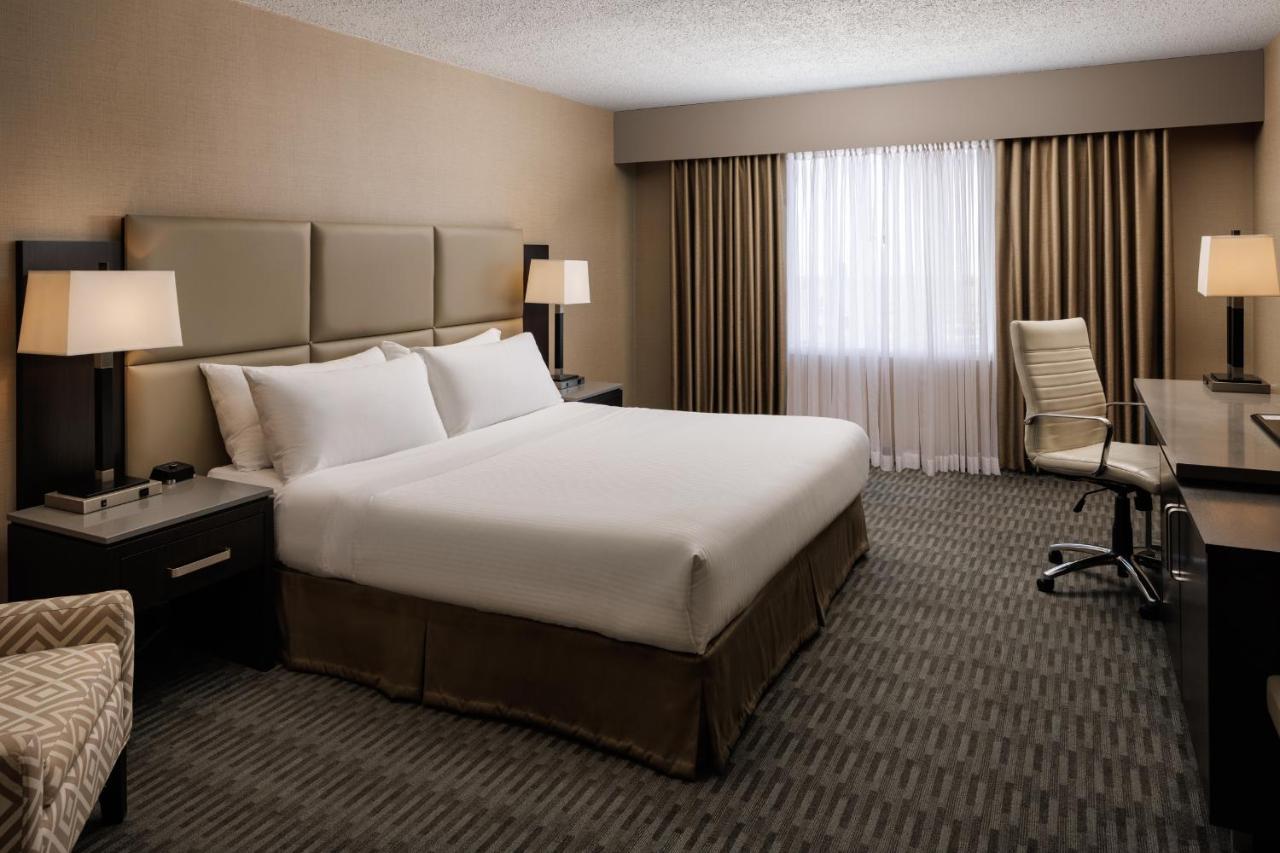 Pomeroy Hotel & Conference Centre グランド・プレーリー エクステリア 写真