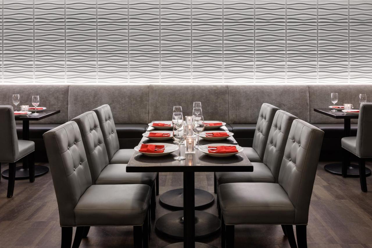 Pomeroy Hotel & Conference Centre グランド・プレーリー エクステリア 写真