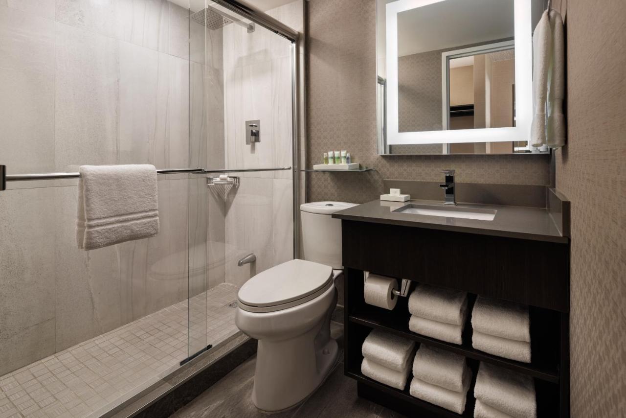 Pomeroy Hotel & Conference Centre グランド・プレーリー エクステリア 写真