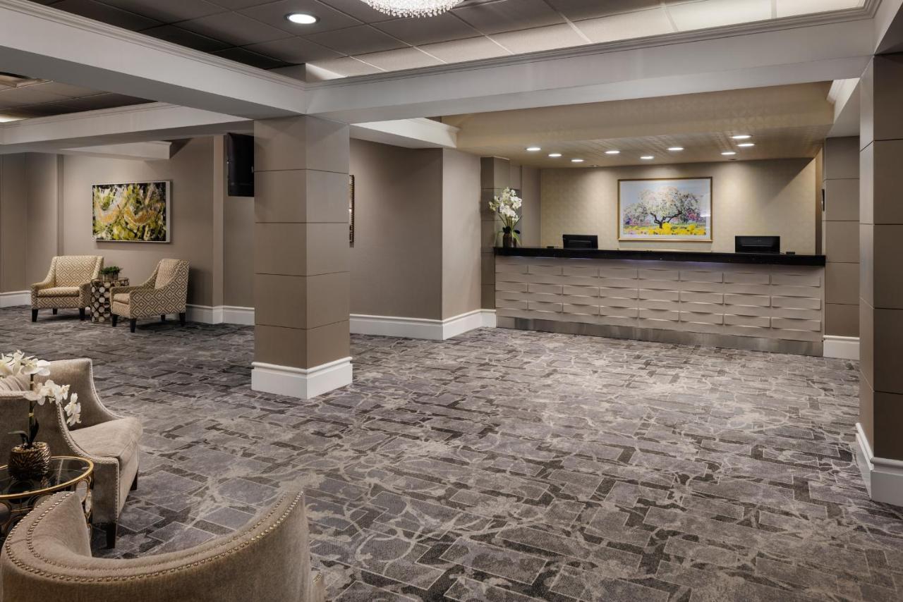 Pomeroy Hotel & Conference Centre グランド・プレーリー エクステリア 写真