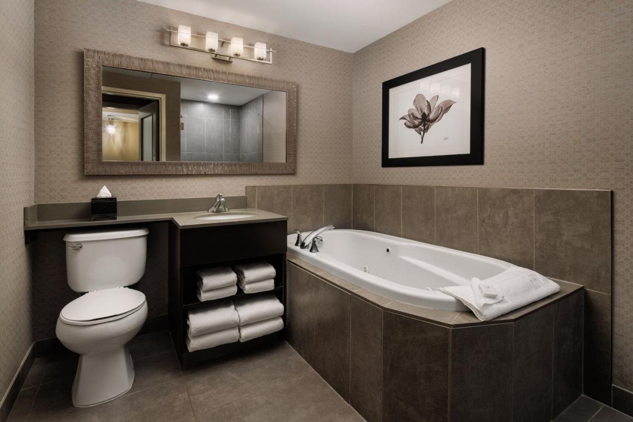 Pomeroy Hotel & Conference Centre グランド・プレーリー エクステリア 写真