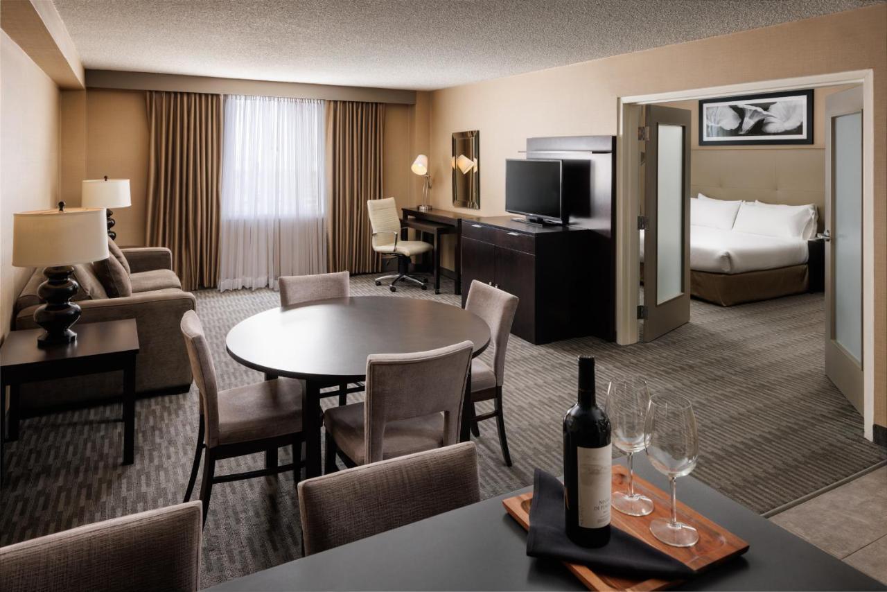 Pomeroy Hotel & Conference Centre グランド・プレーリー エクステリア 写真