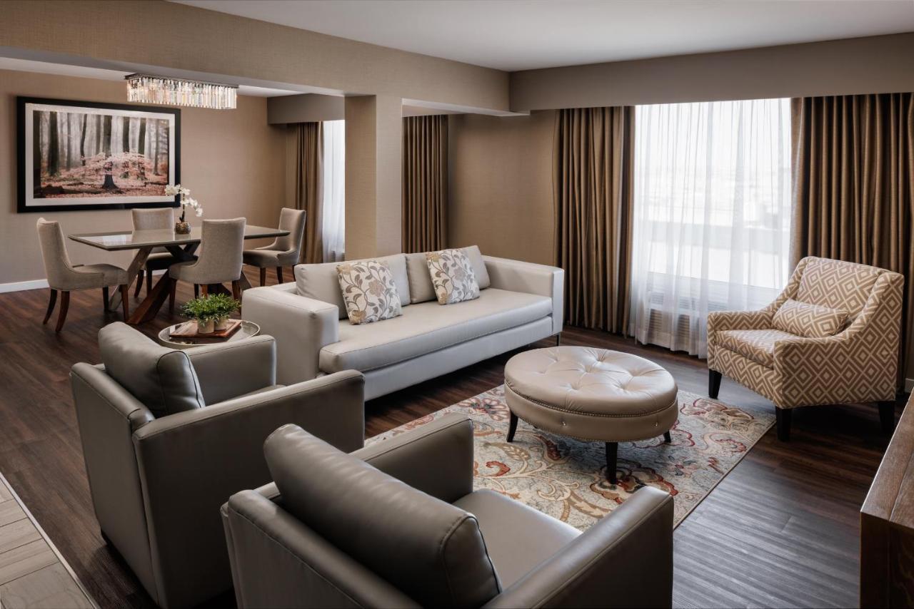 Pomeroy Hotel & Conference Centre グランド・プレーリー エクステリア 写真