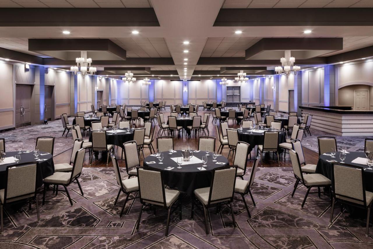 Pomeroy Hotel & Conference Centre グランド・プレーリー エクステリア 写真