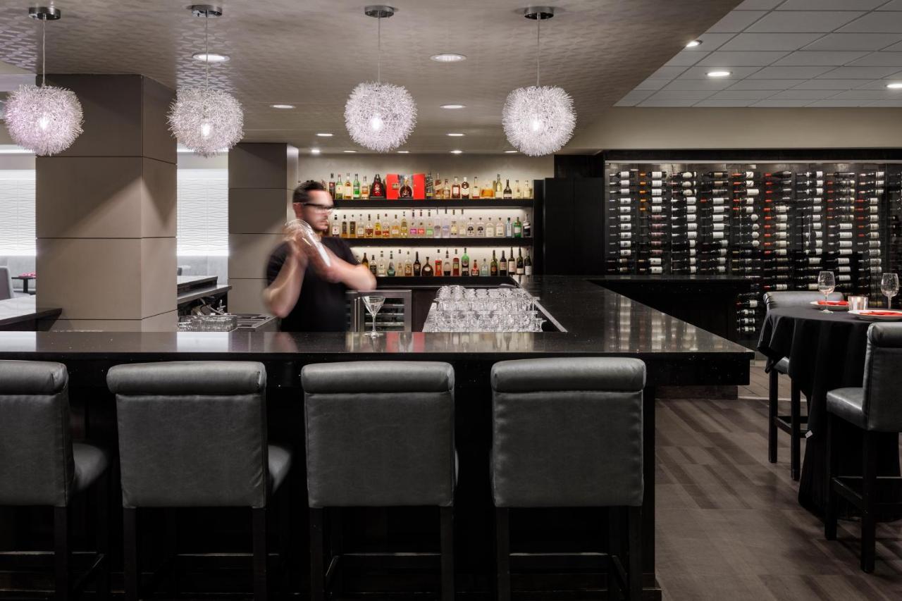Pomeroy Hotel & Conference Centre グランド・プレーリー エクステリア 写真