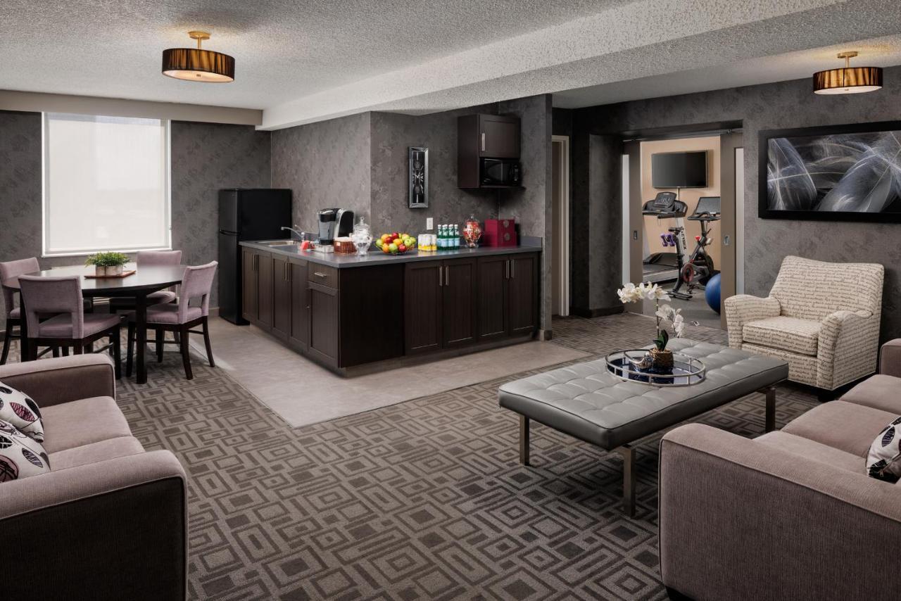 Pomeroy Hotel & Conference Centre グランド・プレーリー エクステリア 写真
