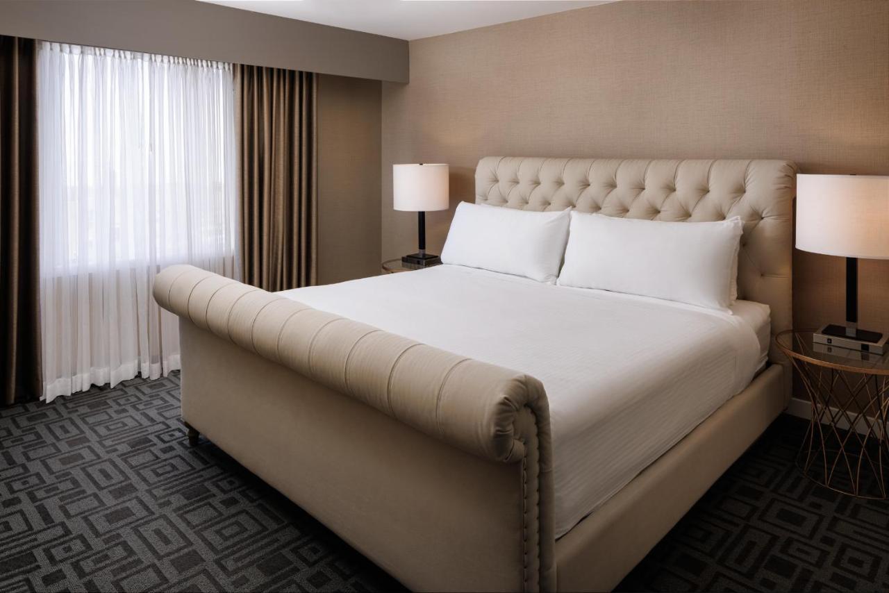 Pomeroy Hotel & Conference Centre グランド・プレーリー エクステリア 写真