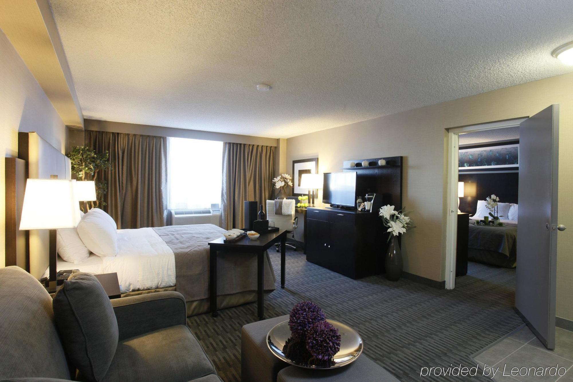 Pomeroy Hotel & Conference Centre グランド・プレーリー エクステリア 写真