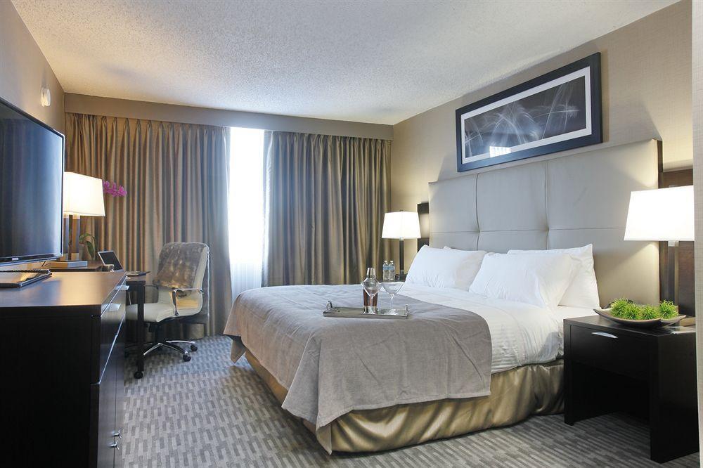 Pomeroy Hotel & Conference Centre グランド・プレーリー エクステリア 写真