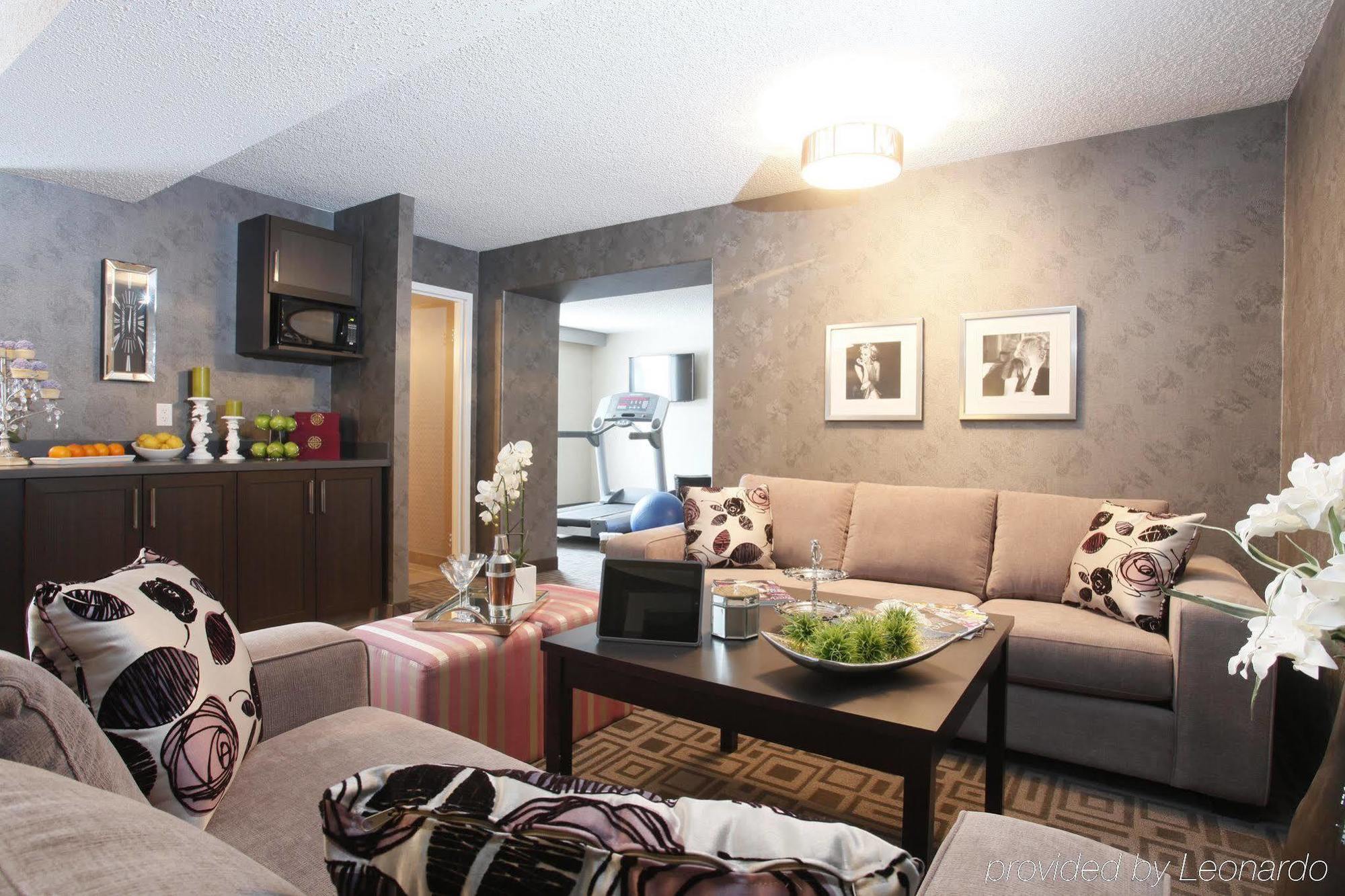 Pomeroy Hotel & Conference Centre グランド・プレーリー エクステリア 写真