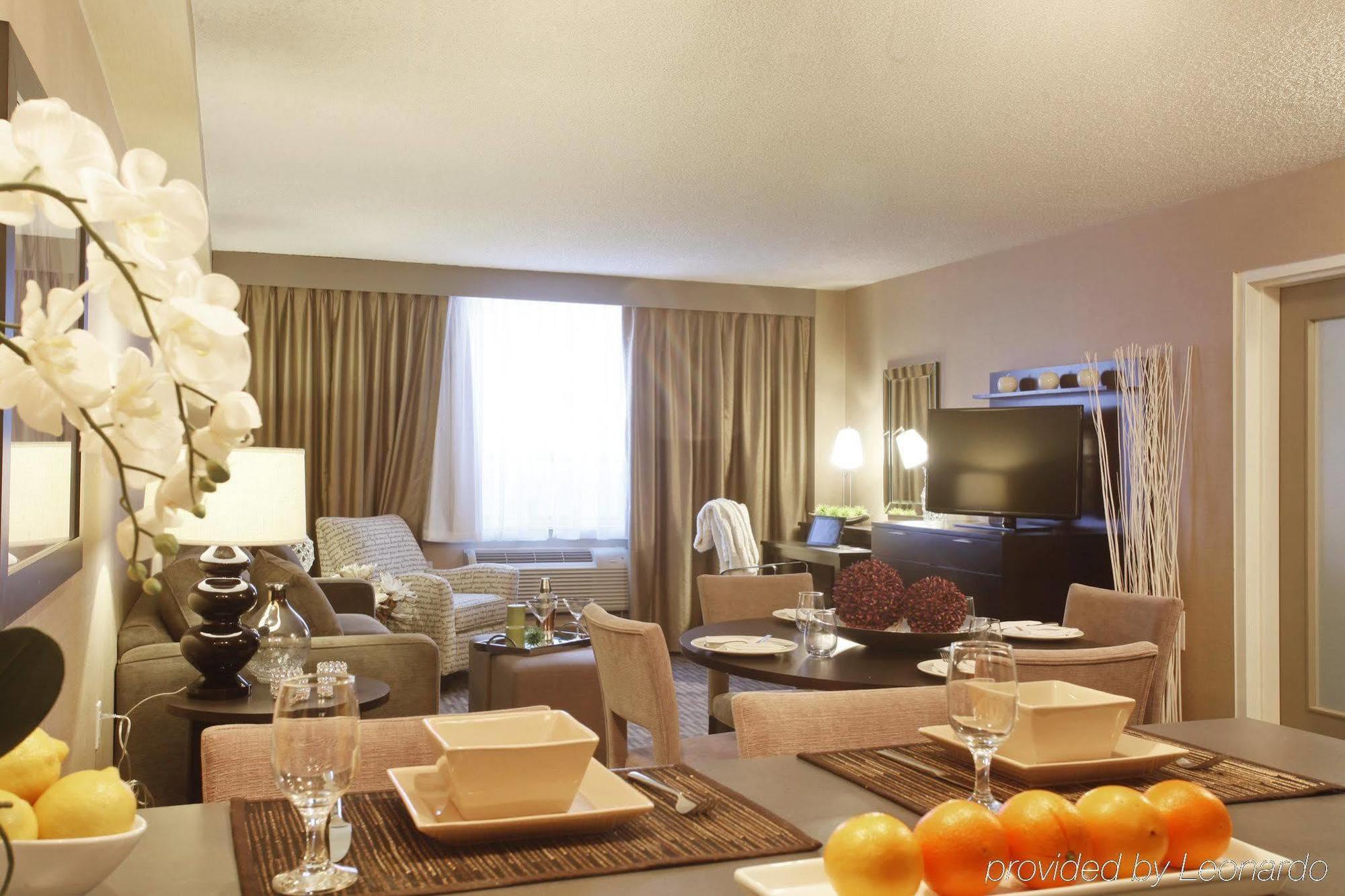 Pomeroy Hotel & Conference Centre グランド・プレーリー エクステリア 写真