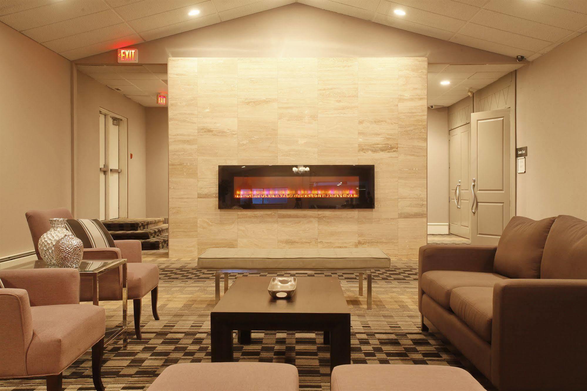 Pomeroy Hotel & Conference Centre グランド・プレーリー エクステリア 写真
