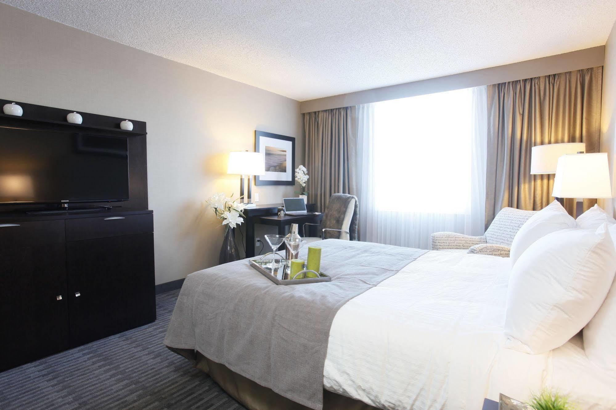 Pomeroy Hotel & Conference Centre グランド・プレーリー エクステリア 写真